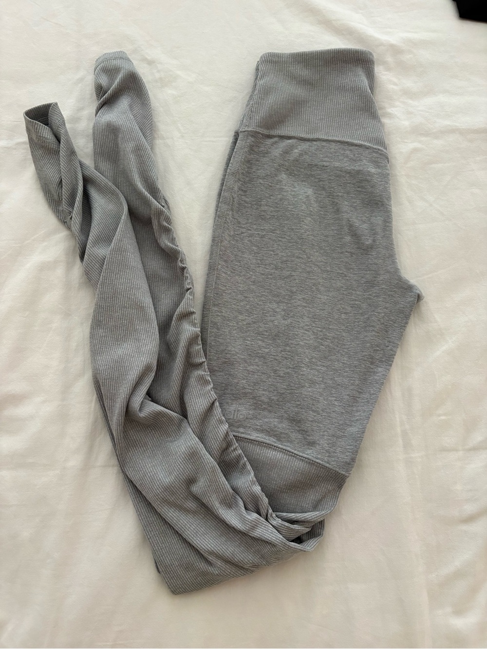 ALO Yoga Set Gray Sports Bra and leggings both size small